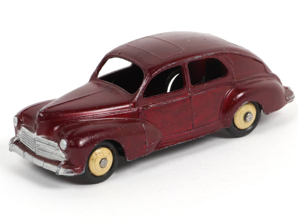 Lot 319 - DINKY TOYS (FRANCE) (1)