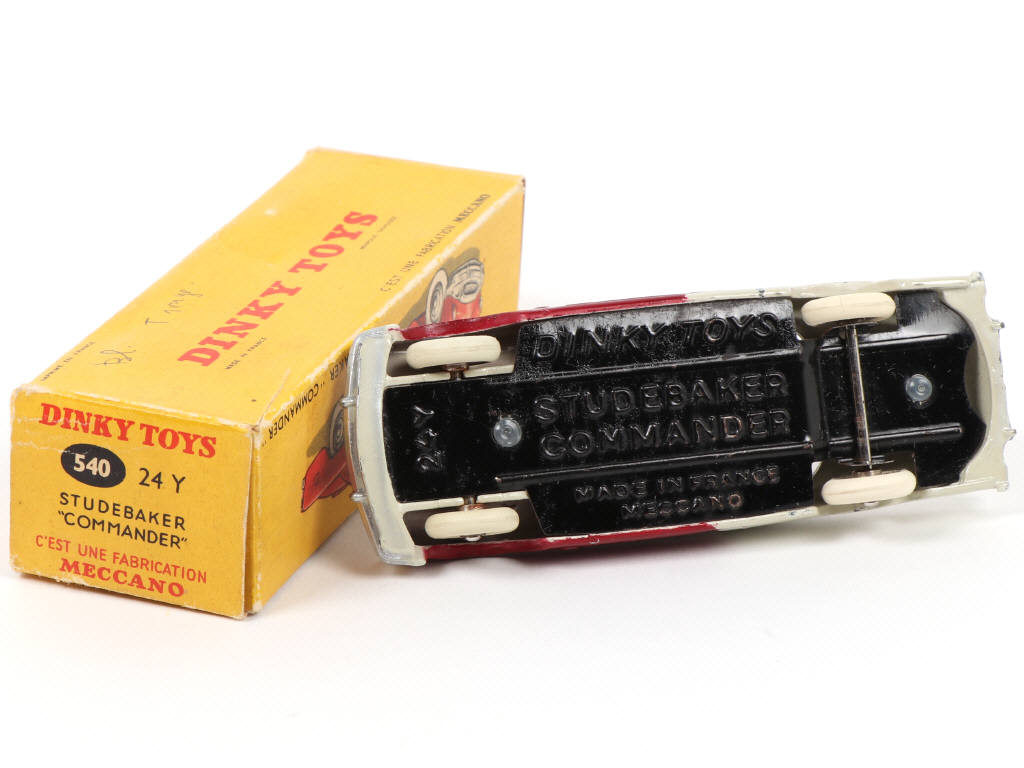 Lot 380 - DINKY TOYS (FRANCE) (1)