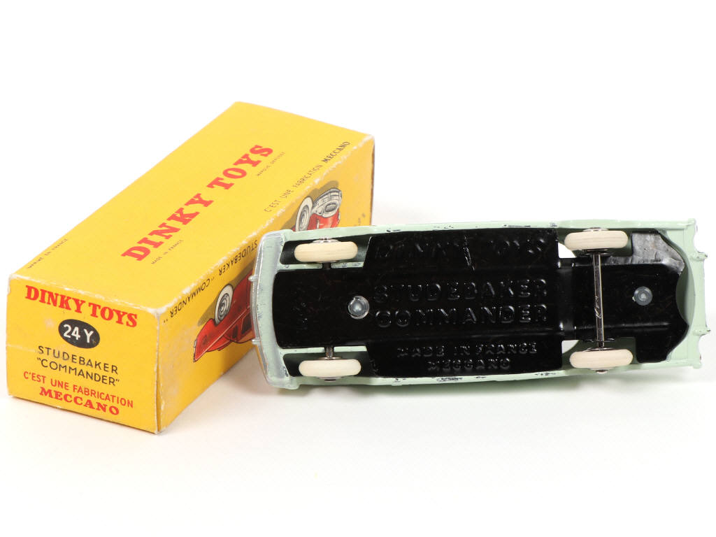 Lot 376 - DINKY TOYS (FRANCE) (1)