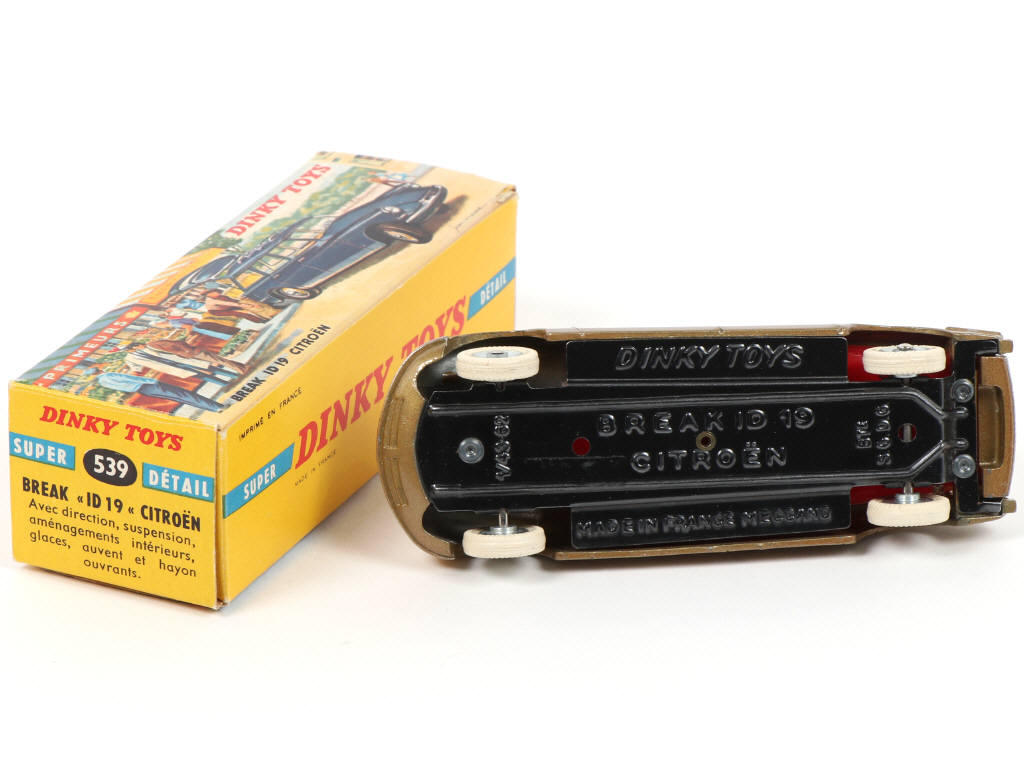 Lot 352 - DINKY TOYS (FRANCE) (1)