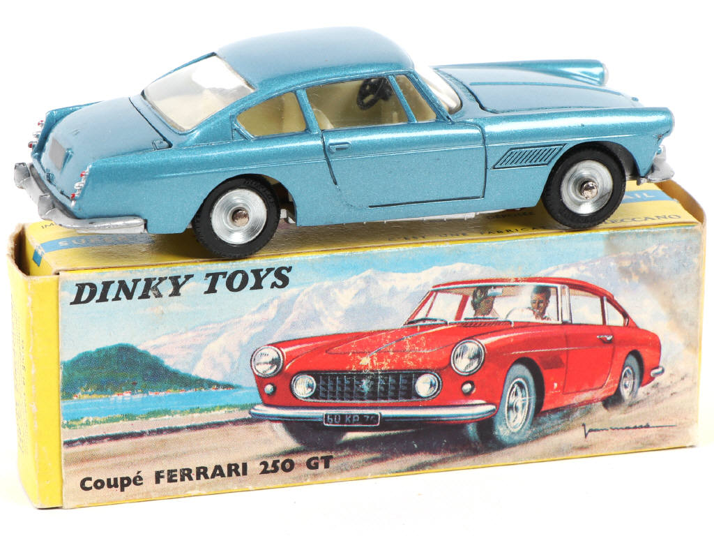 Lot 440 - DINKY TOYS (FRANCE) (1)