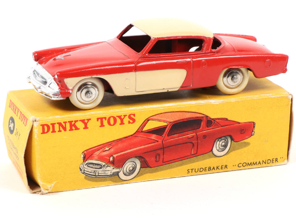 Lot 378 - DINKY TOYS (FRANCE) (1)