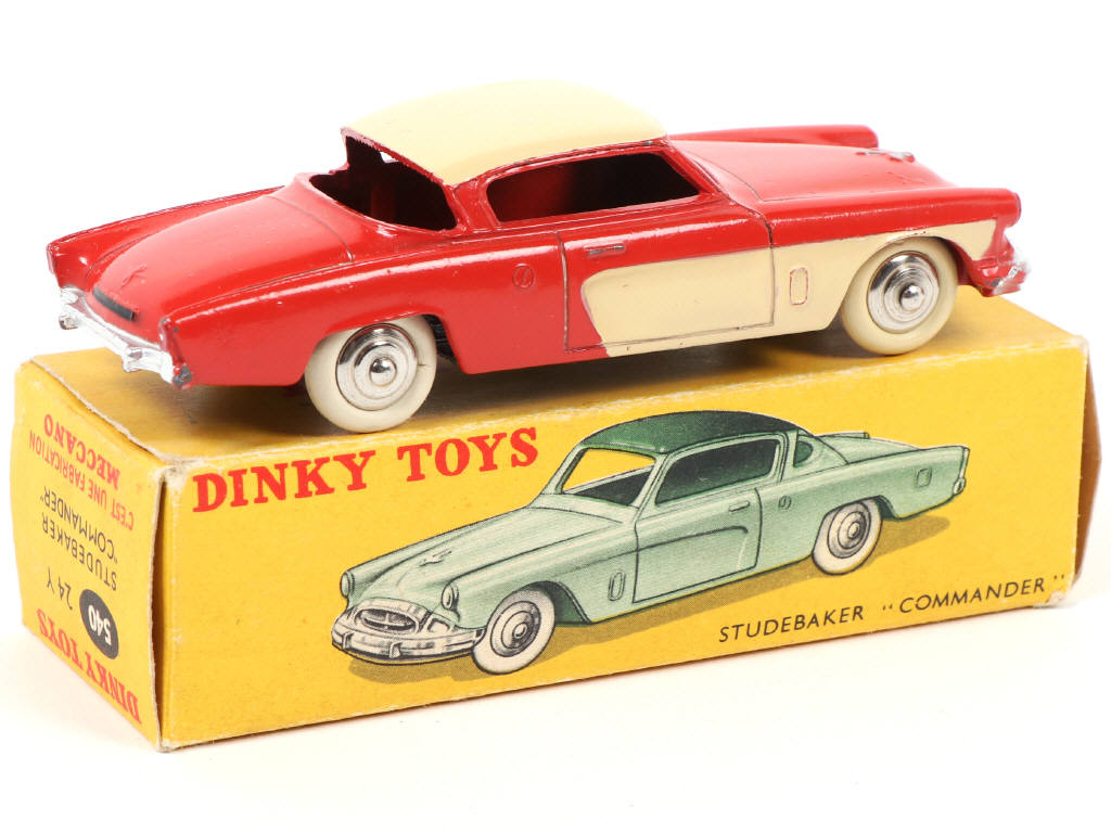 Lot 378 - DINKY TOYS (FRANCE) (1)