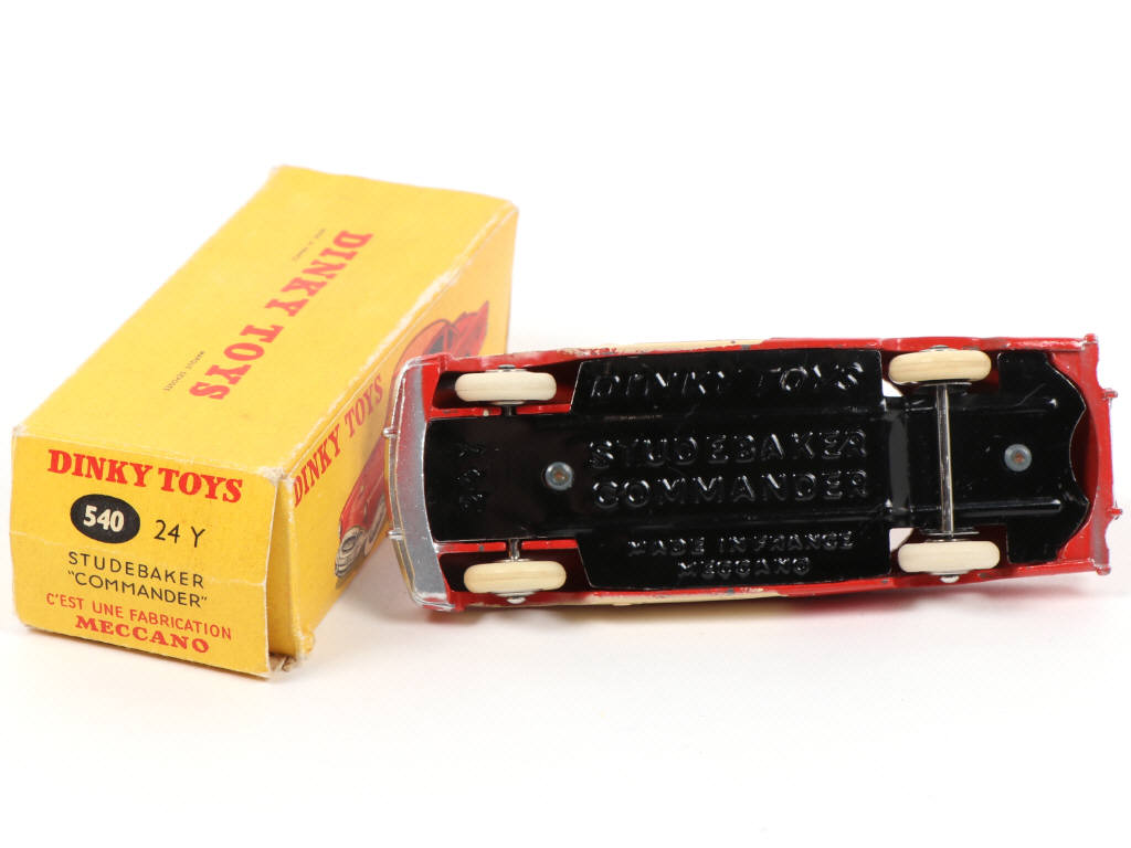 Lot 378 - DINKY TOYS (FRANCE) (1)