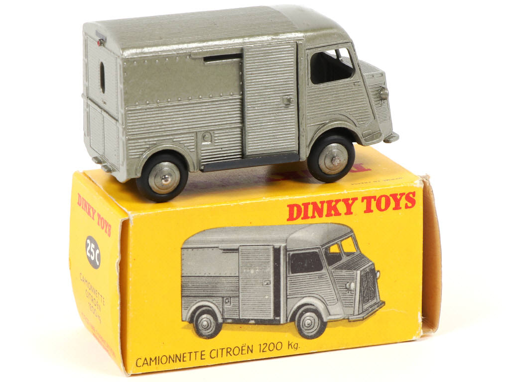 Lot 495 - DINKY TOYS (FRANCE) (1)