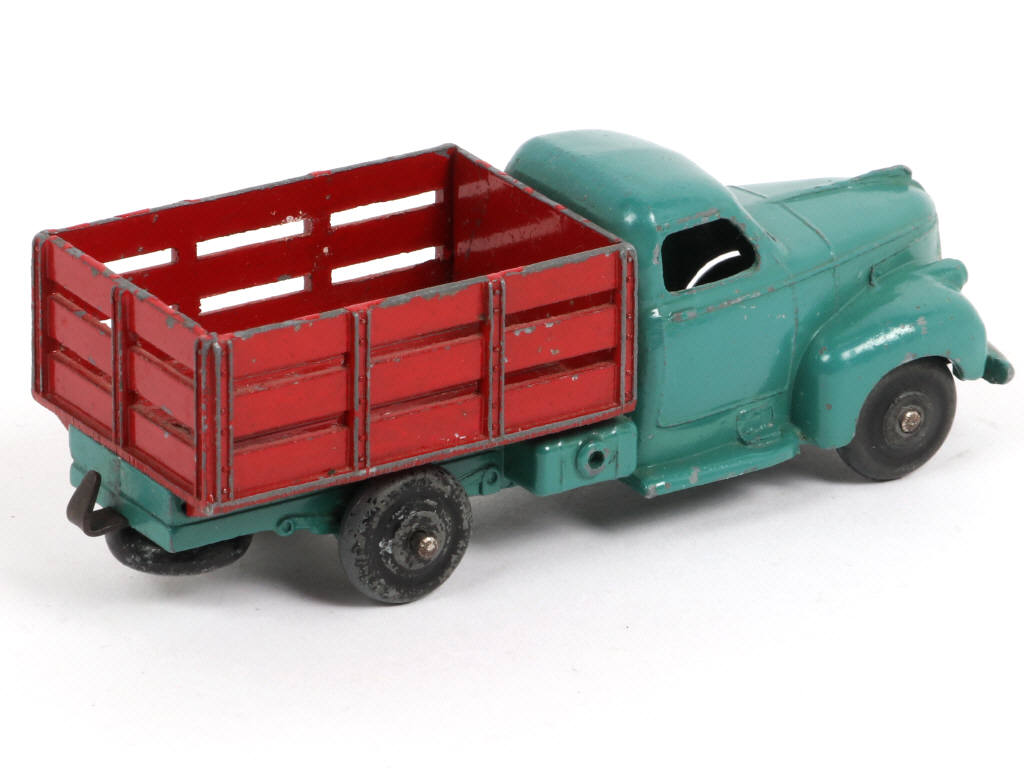 Lot 484 - DINKY TOYS (FRANCE) (1)