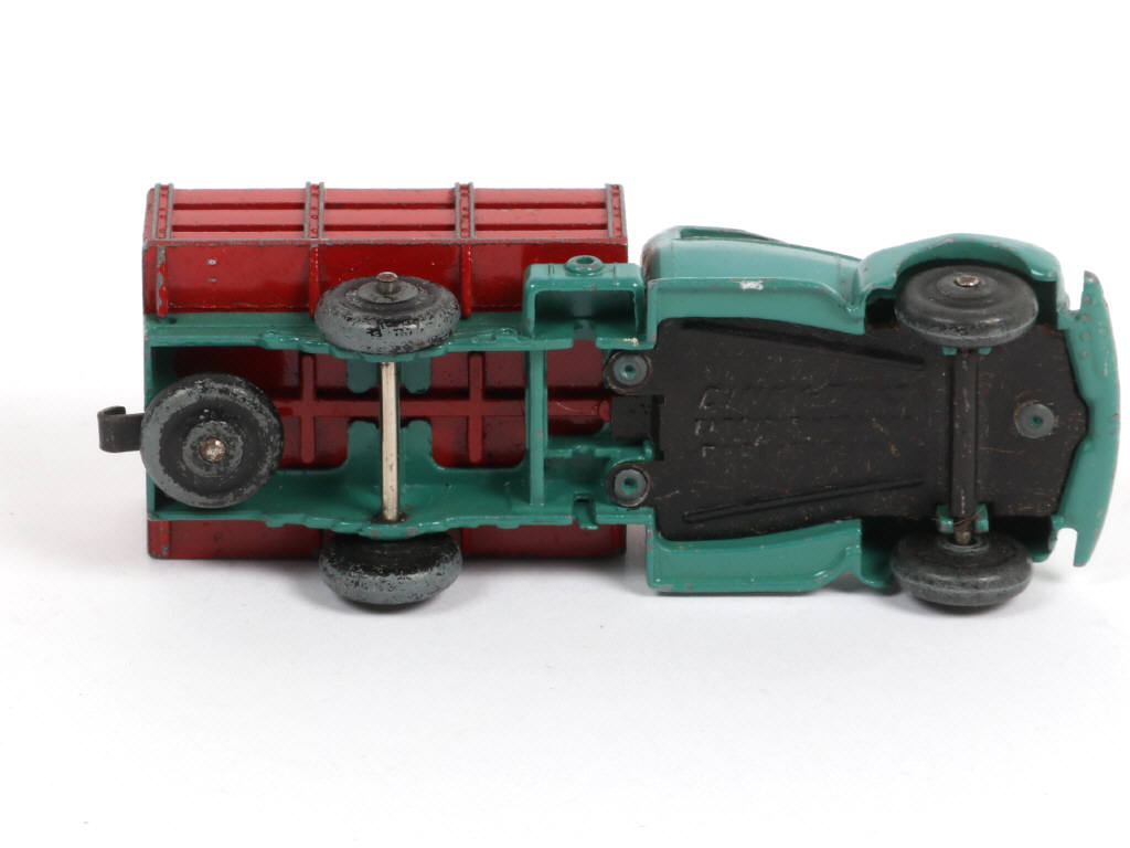 Lot 484 - DINKY TOYS (FRANCE) (1)