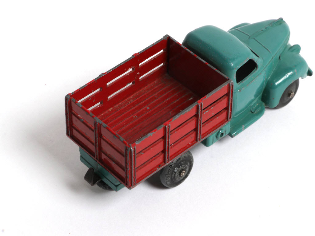 Lot 484 - DINKY TOYS (FRANCE) (1)
