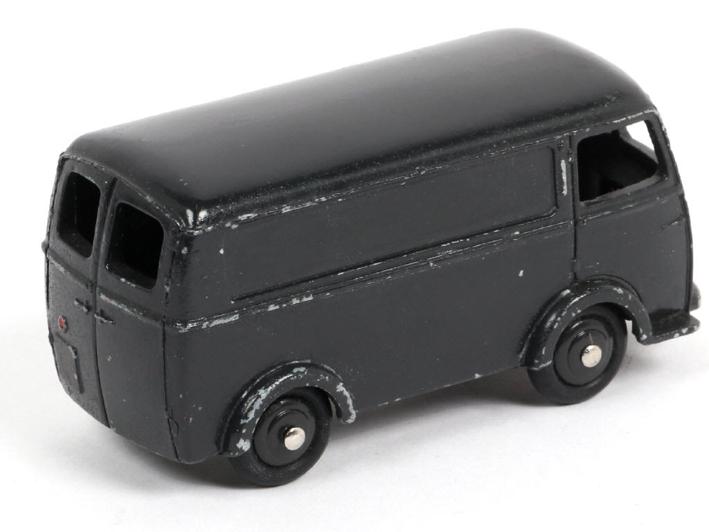 Lot 479 - DINKY TOYS (FRANCE) (1)