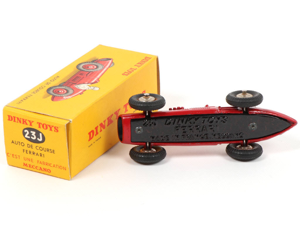 Lot 332 - DINKY TOYS (FRANCE) (1)