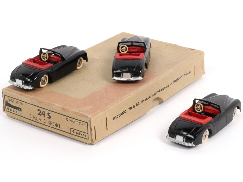 Lot 304 - DINKY TOYS (FRANCE) (4)