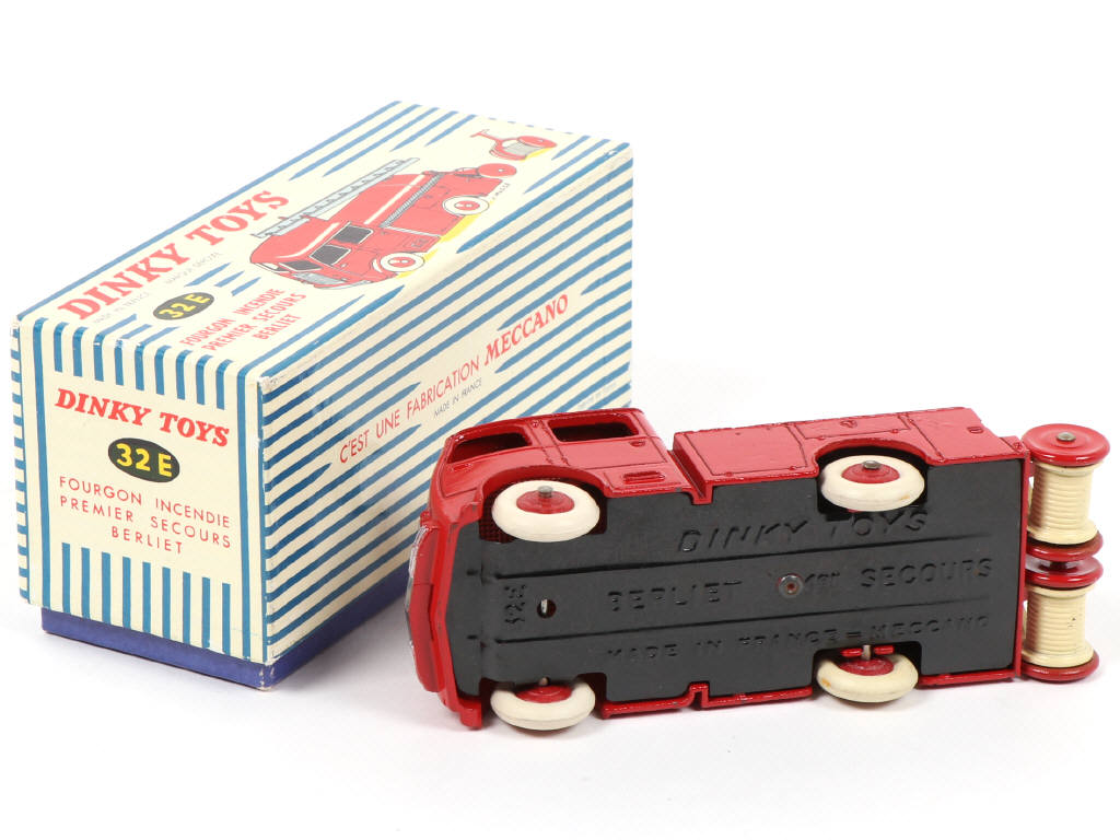 Lot 525 - DINKY TOYS (FRANCE) (1)