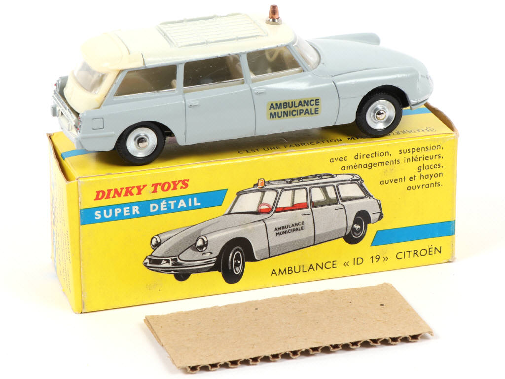 Lot 353 - DINKY TOYS (FRANCE) (1)