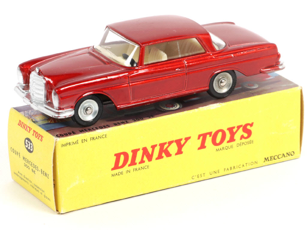 Lot 443 - DINKY TOYS (FRANCE) (1)
