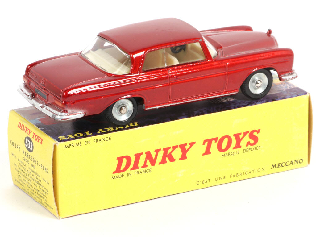 Lot 443 - DINKY TOYS (FRANCE) (1)