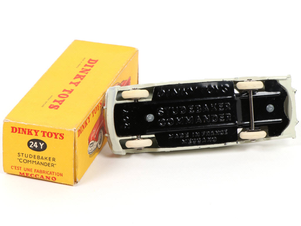 Lot 379 - DINKY TOYS (FRANCE) (1)