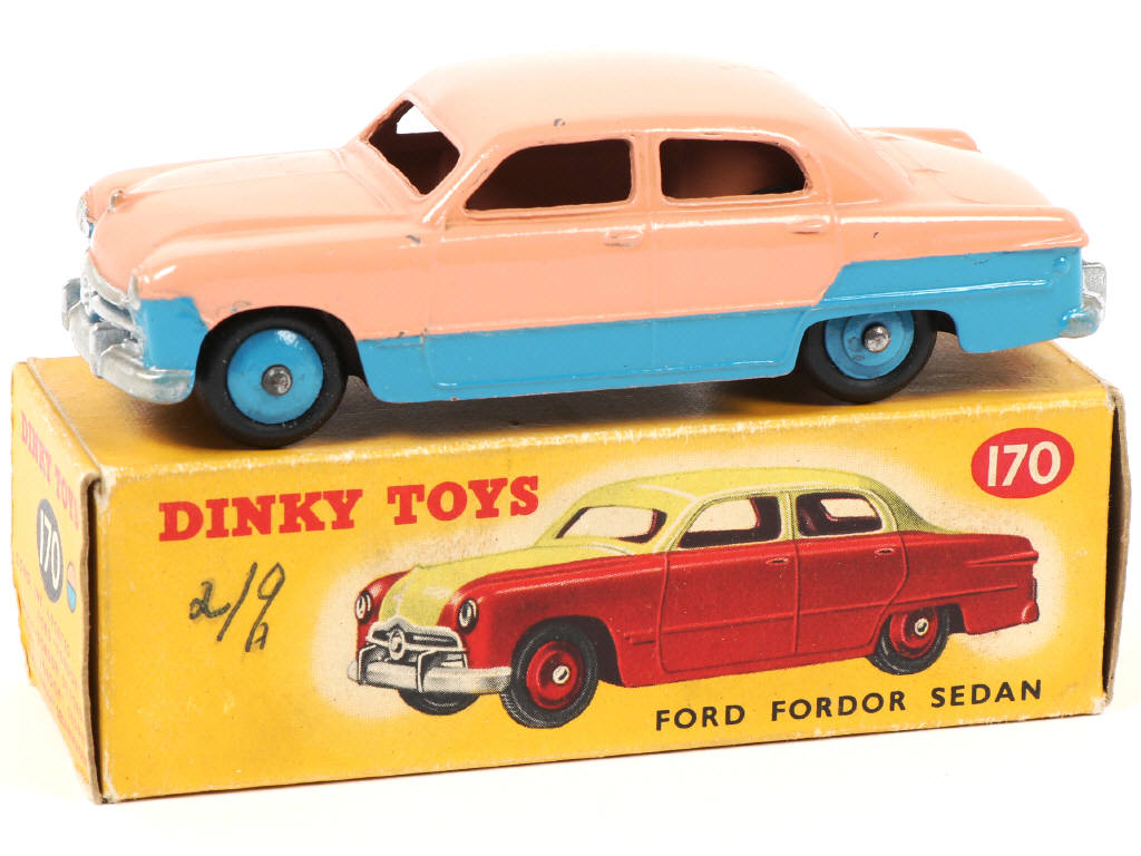 Lot 548 - DINKY TOYS (GB) (1)