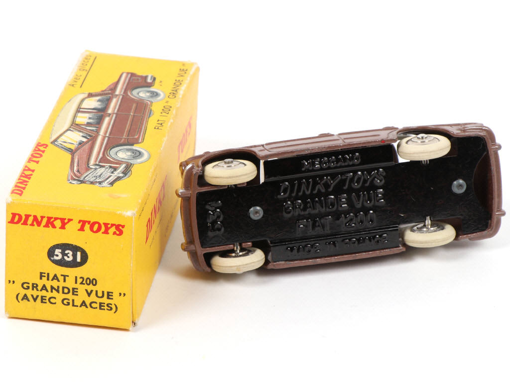 Lot 429 - DINKY TOYS (FRANCE) (1)