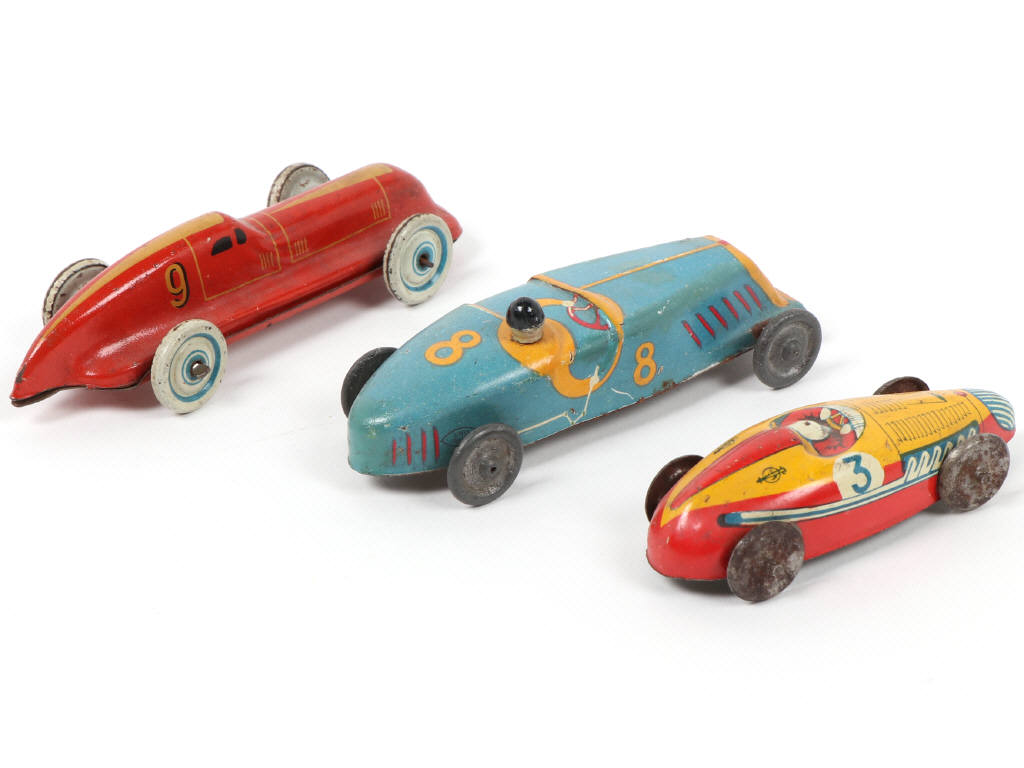 Lot 157 - DIVERS (3)