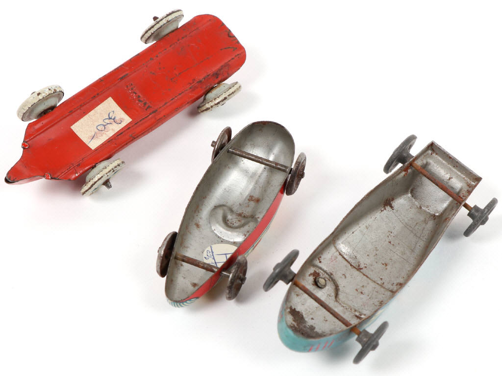 Lot 157 - DIVERS (3)
