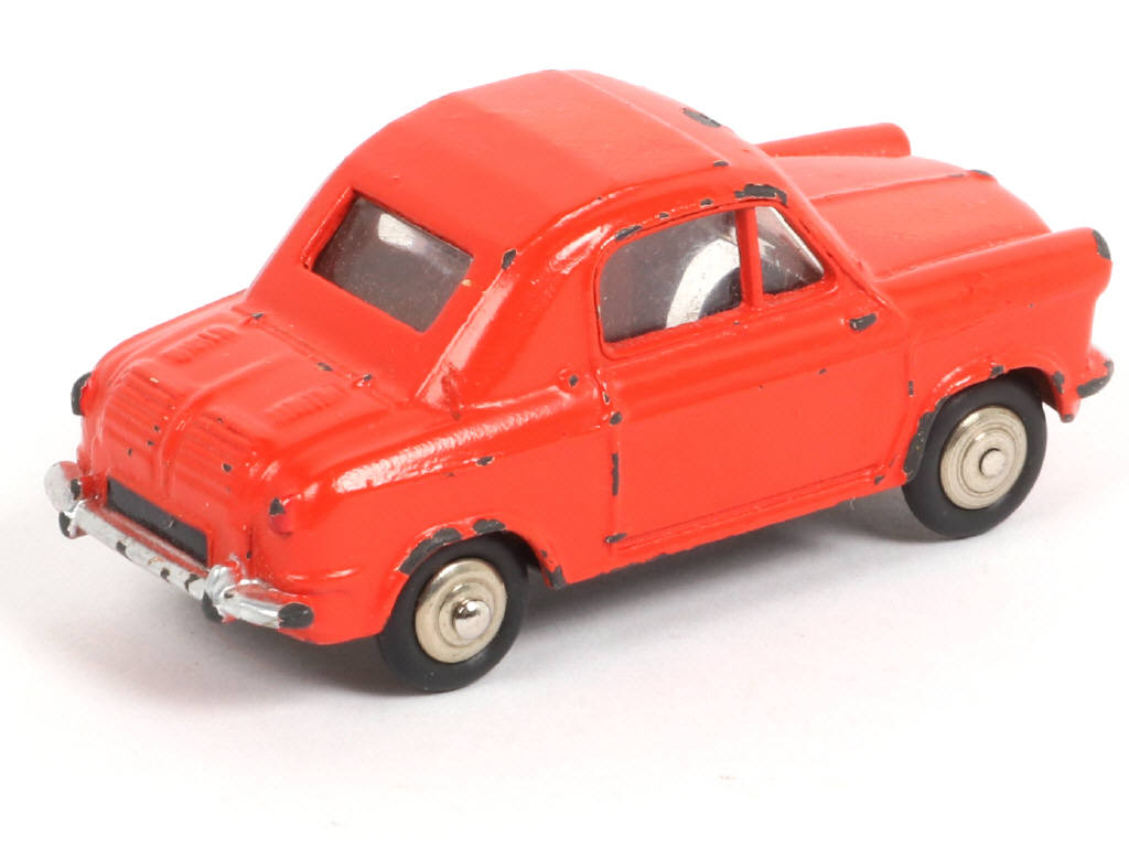 Lot 329 - DINKY TOYS (FRANCE) (1)