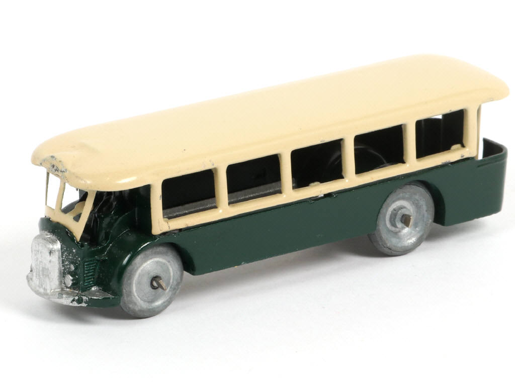 Lot 476 - DINKY TOYS (FRANCE) (1)