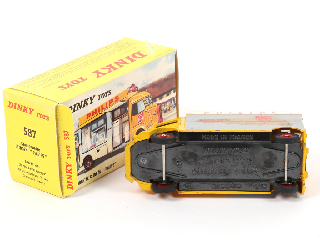 Lot 501 - DINKY TOYS (FRANCE) (1)