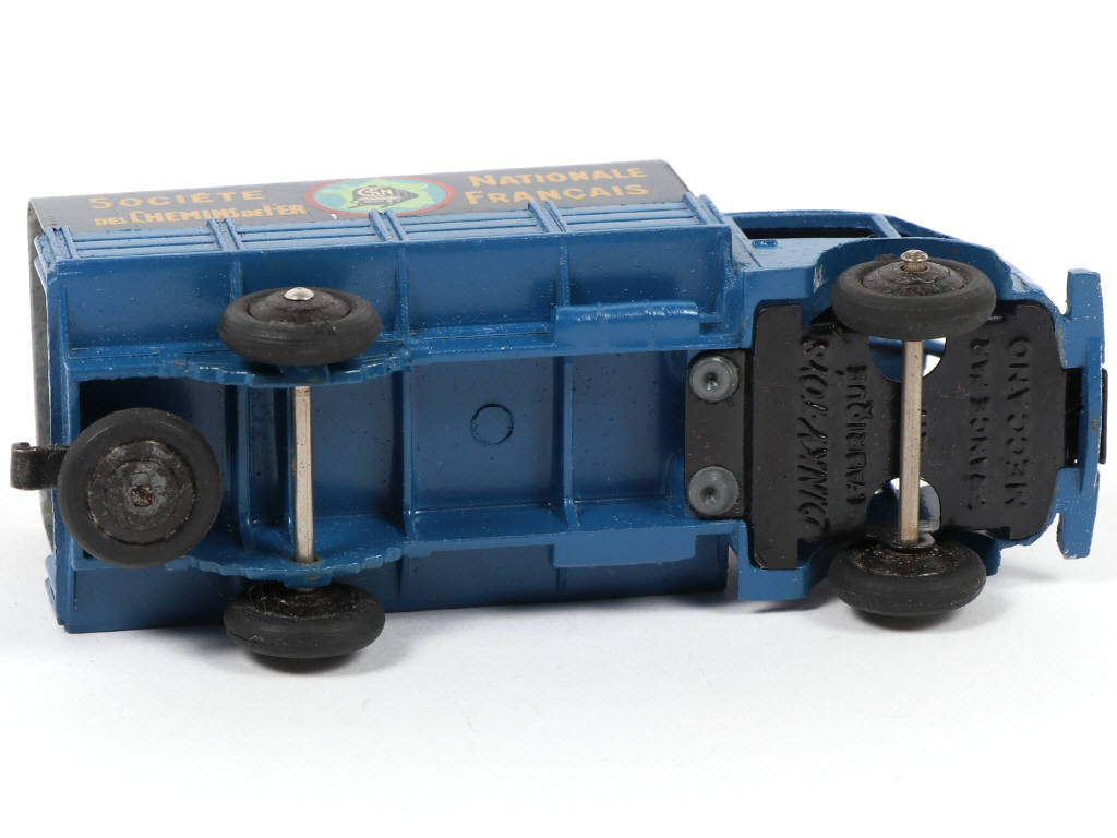 Lot 481 - DINKY TOYS (FRANCE) (1)