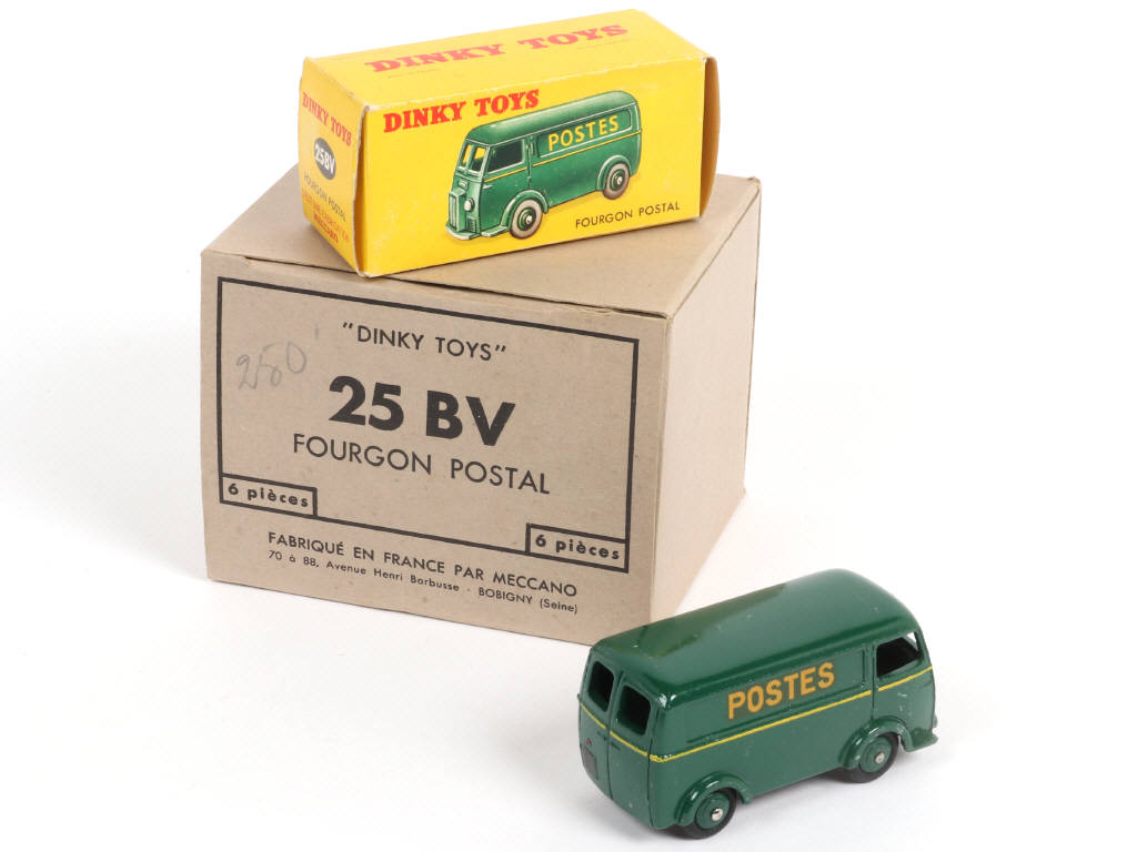 Lot 494 - DINKY TOYS (FRANCE) (2)