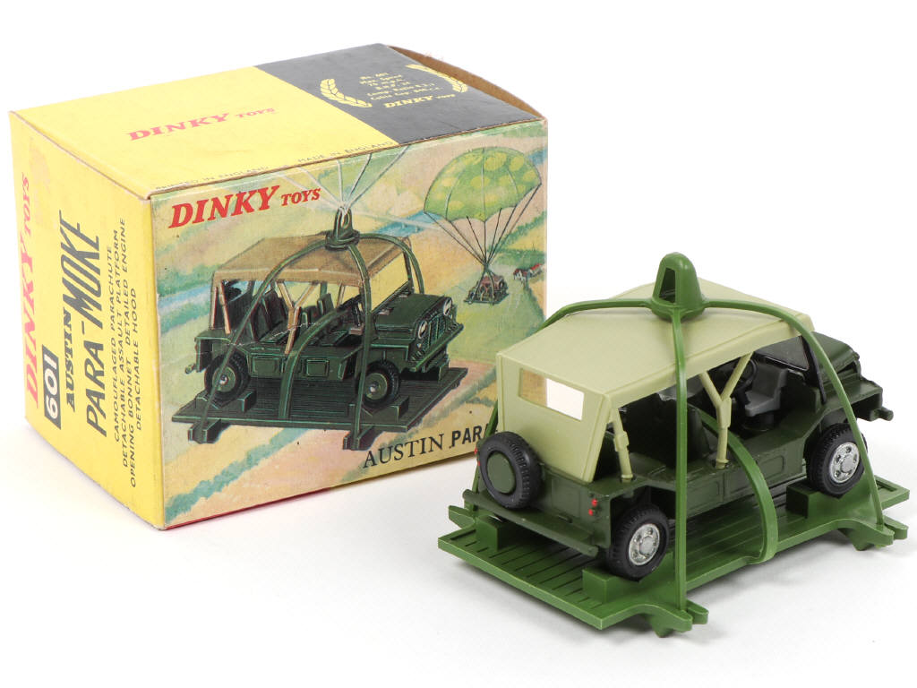 Lot 566 - DINKY TOYS (GB) (1)