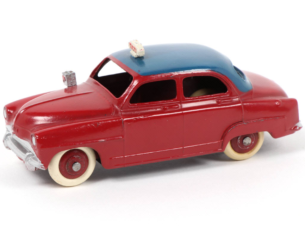 Lot 321 - DINKY TOYS (FRANCE) (1)