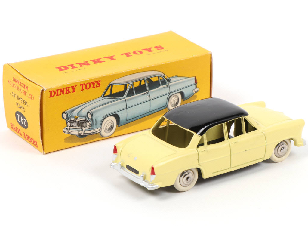 Lot 381 - DINKY TOYS (FRANCE) (1)