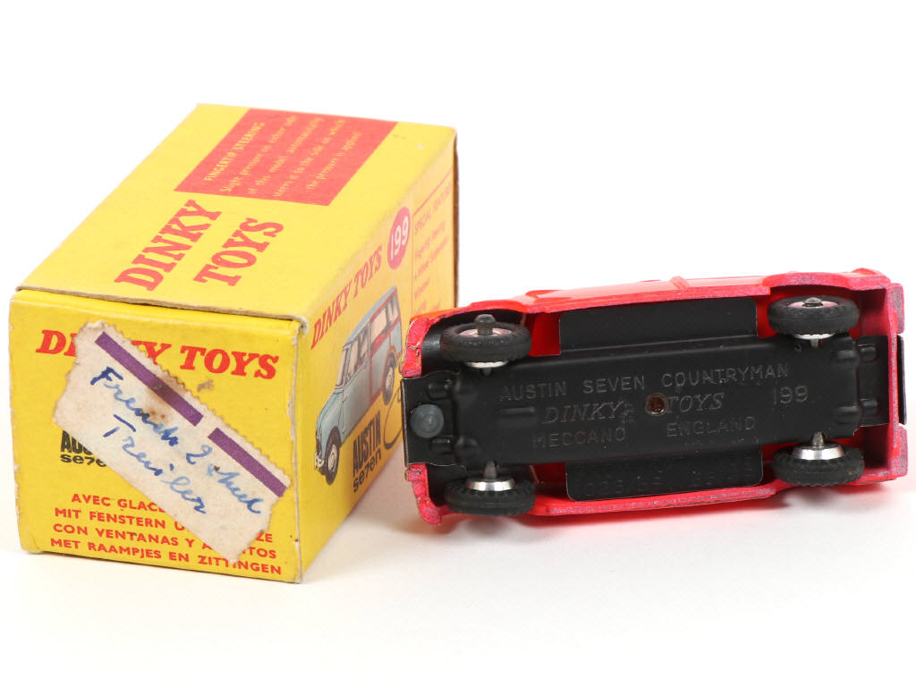 Lot 565 - DINKY TOYS (GB) (1)