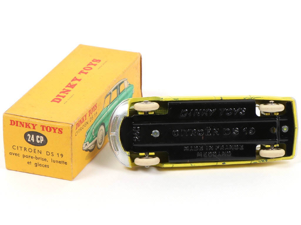 Lot 345 - DINKY TOYS (FRANCE) (1)