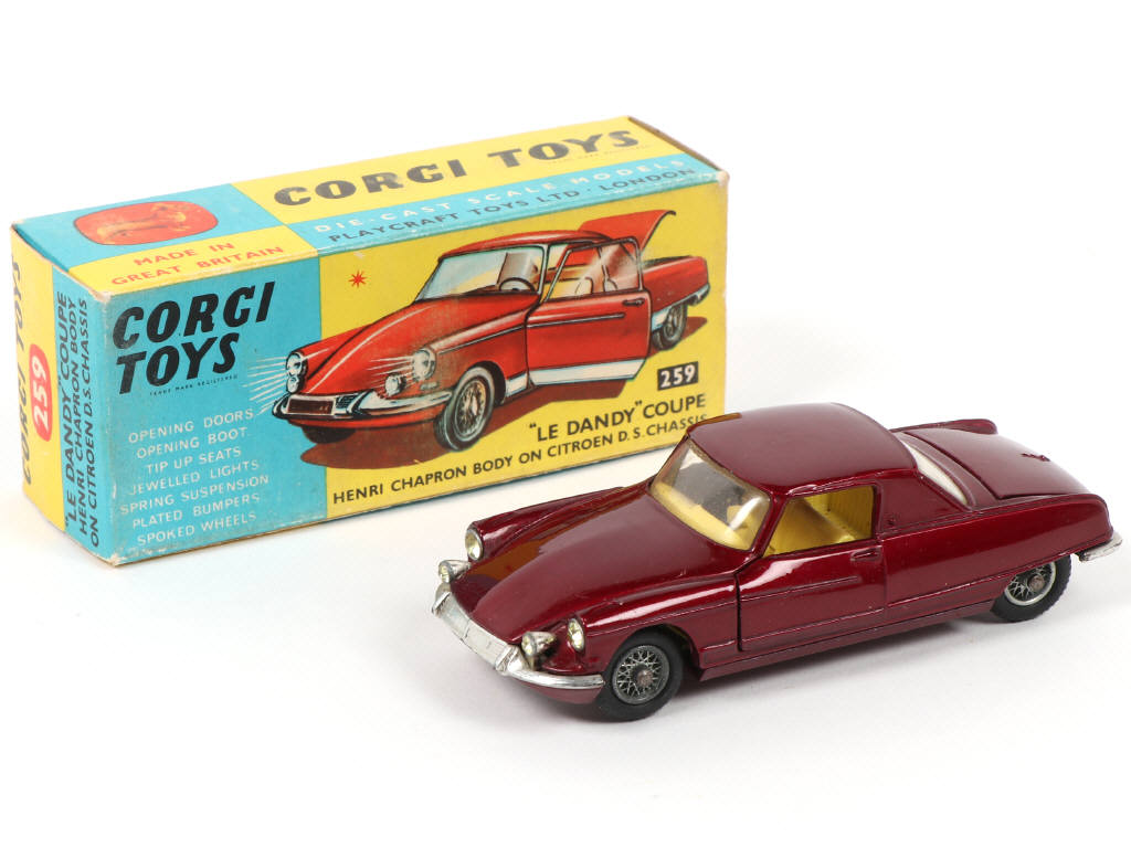 Lot 132 - CORGI TOYS (GB) (1)