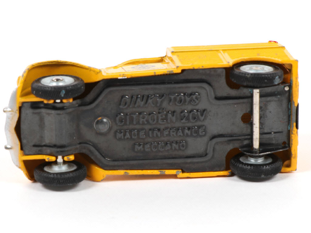 Lot 324 - DINKY TOYS (FRANCE) (1)