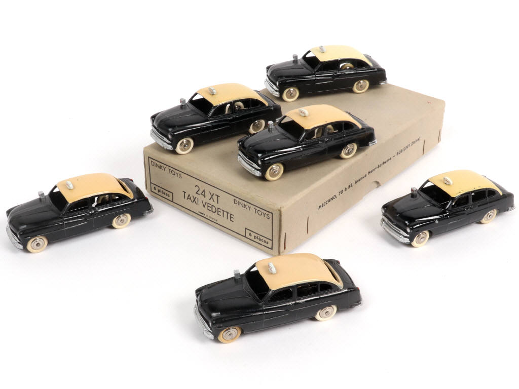 Lot 306 - DINKY TOYS (FRANCE) (7)