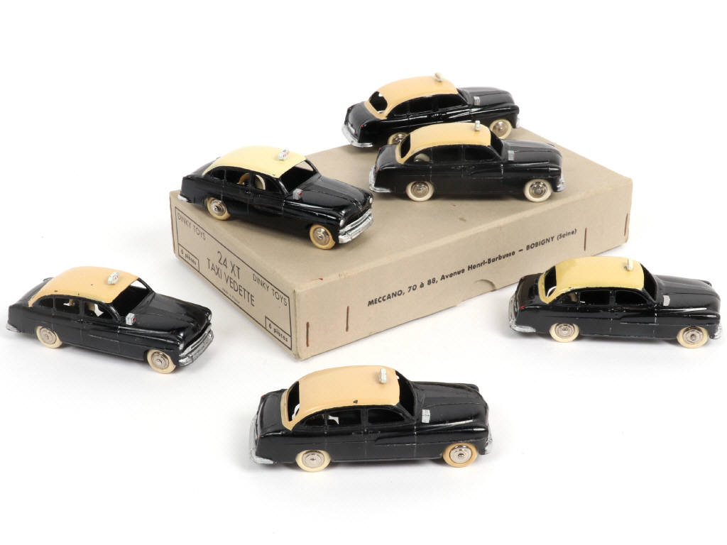 Lot 306 - DINKY TOYS (FRANCE) (7)