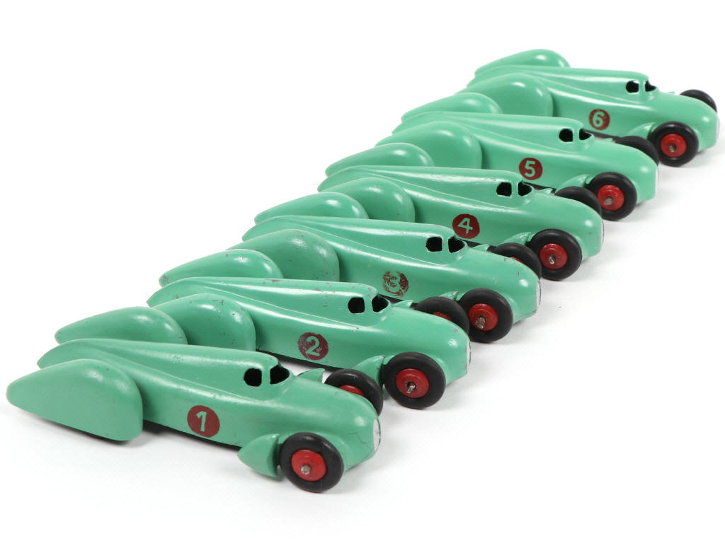 Lot 300 - DINKY TOYS (FRANCE) (7)