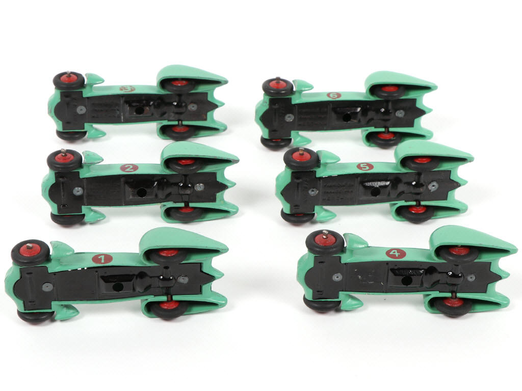 Lot 300 - DINKY TOYS (FRANCE) (7)