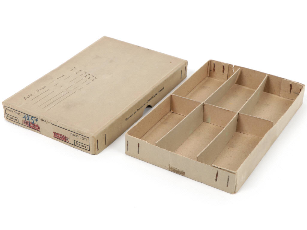 Lot 300 - DINKY TOYS (FRANCE) (7)