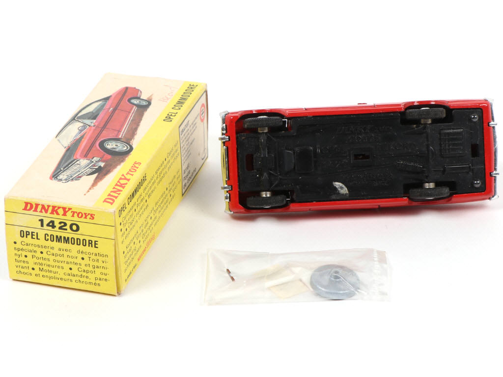 Lot 452 - DINKY TOYS (FRANCE) (1)