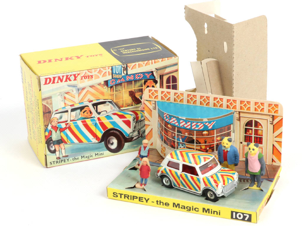 Lot 568 - DINKY TOYS (GB) (1)