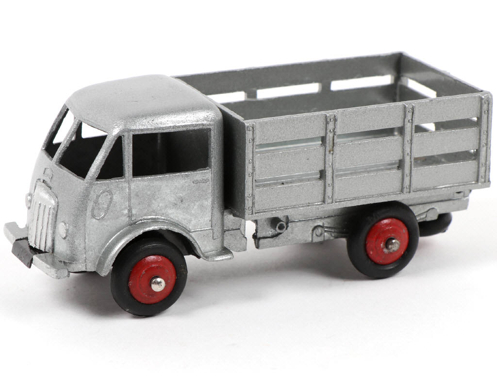 Lot 480 - DINKY TOYS (FRANCE) (1)