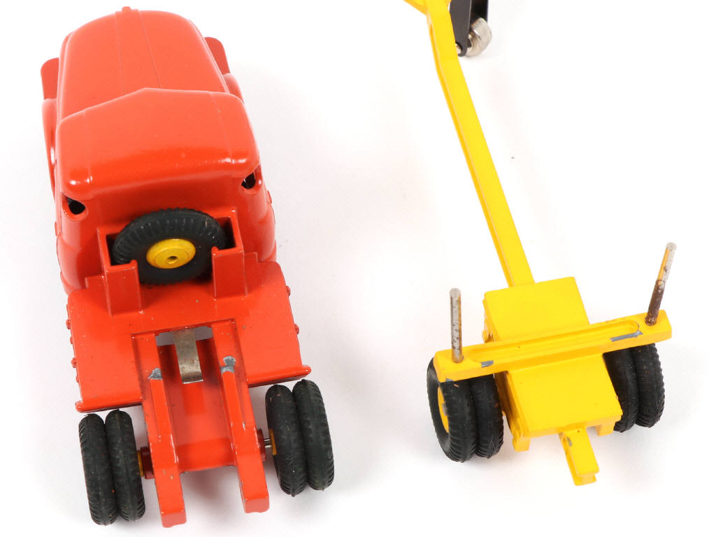 Lot 509 - DINKY TOYS (FRANCE) (1)