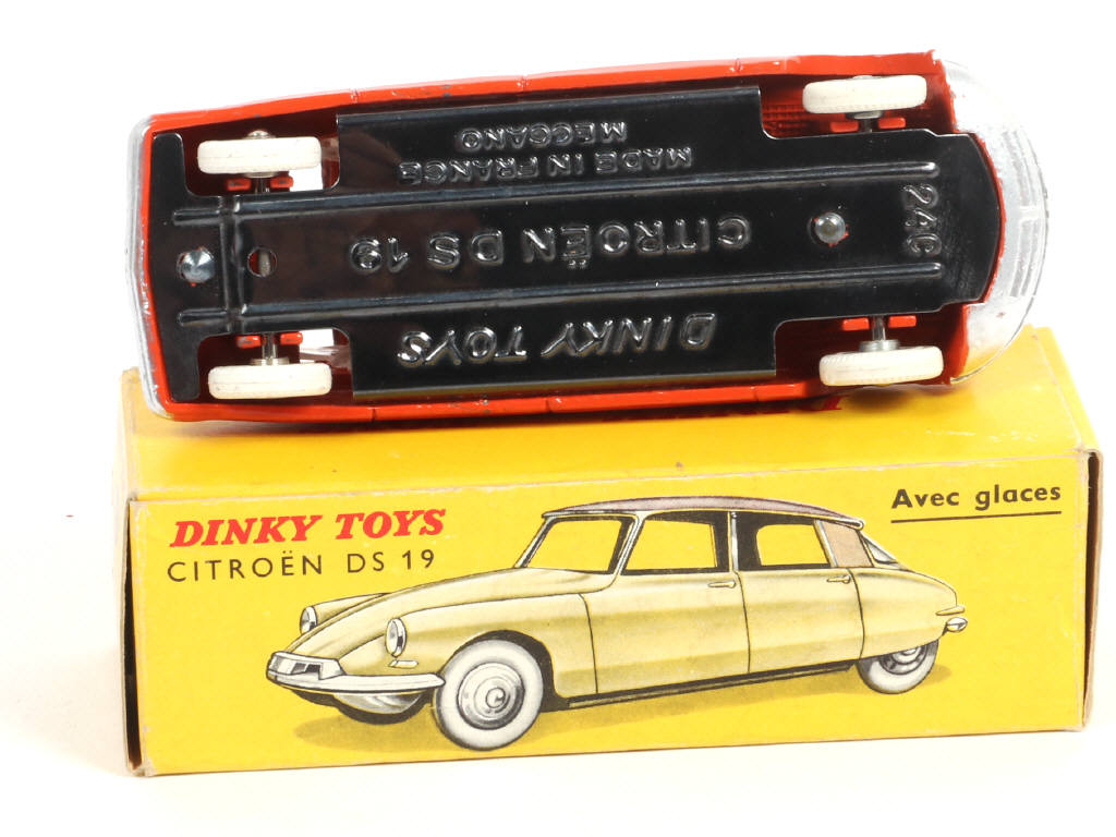 Lot 344 - DINKY TOYS (FRANCE) (1)