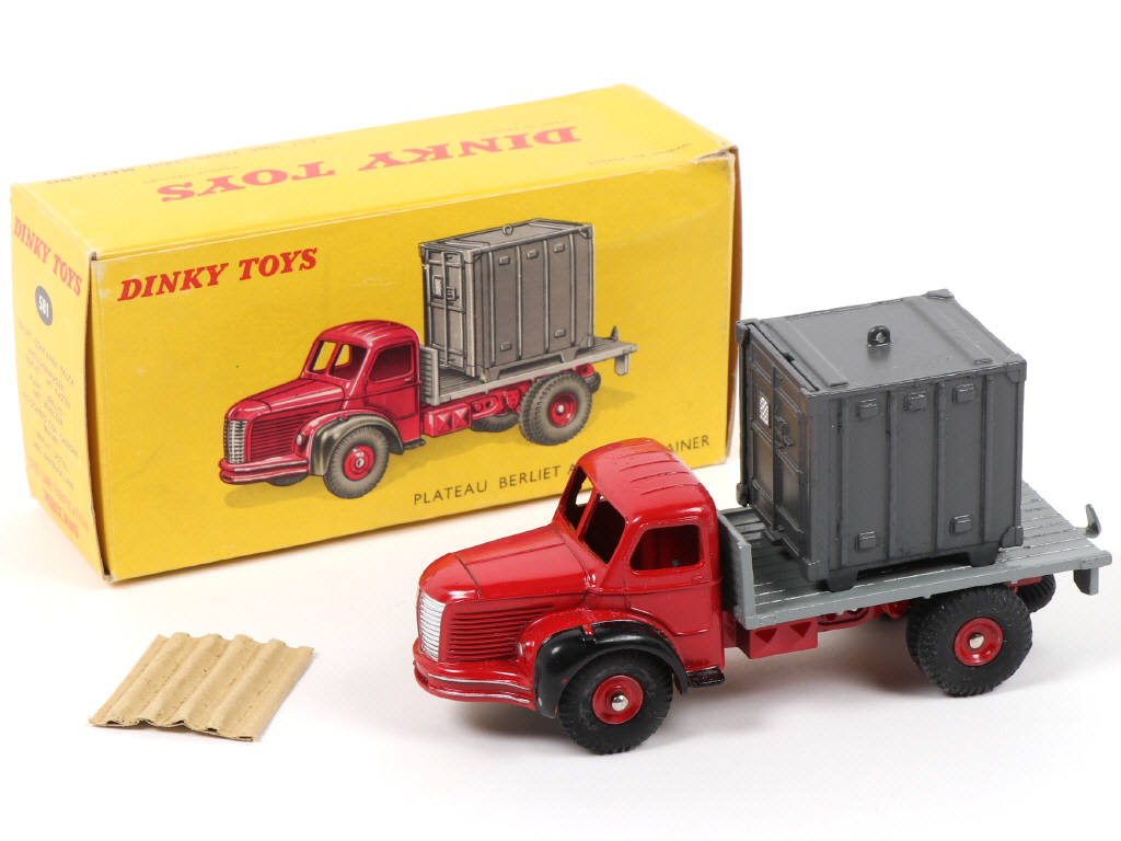 Lot 516 - DINKY TOYS (FRANCE) (1)