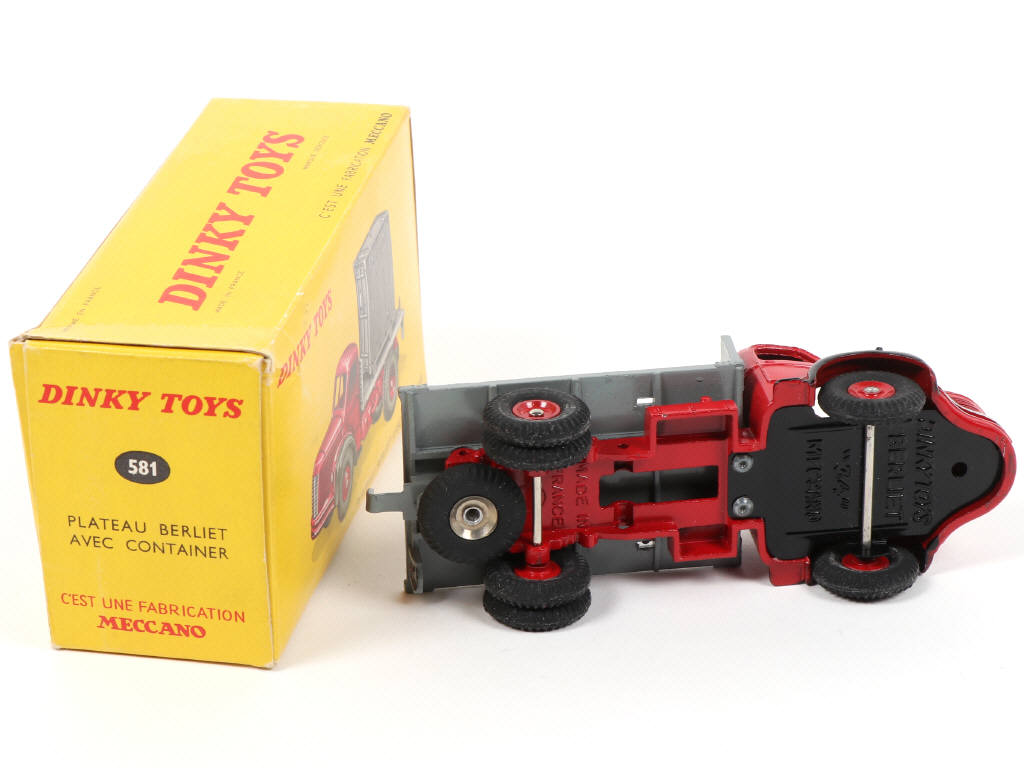 Lot 516 - DINKY TOYS (FRANCE) (1)