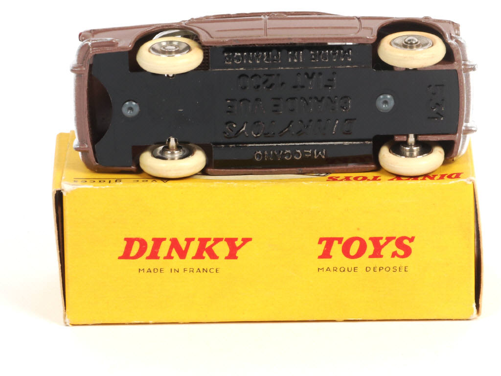 Lot 428 - DINKY TOYS (FRANCE) (1)