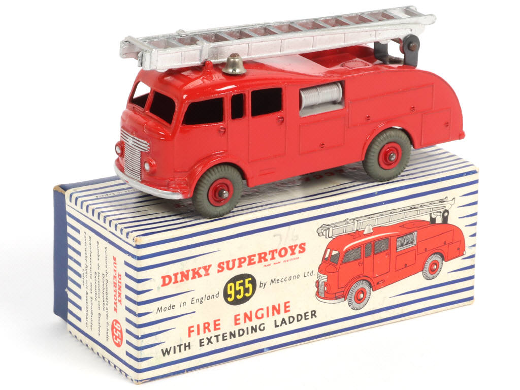 Lot 574 - DINKY TOYS (GB) (1)